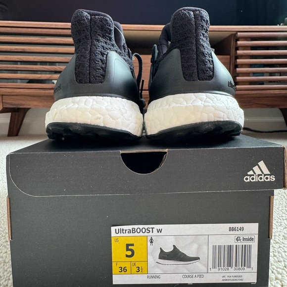 Adidas Ultra Boost 4.0 DNA (W 5 & 5.5) - Picture 8 of 9